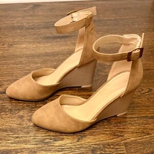 Women's Nude Ankle Buckle Strap D'Orsay Pointed Toe Wedges, Size 6